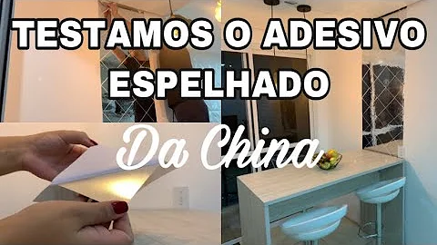 Como colar adesivo espelhado na parede?