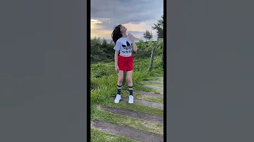 GIOVANNA ALPARONE DANÇANDO NO POR DO SOL 