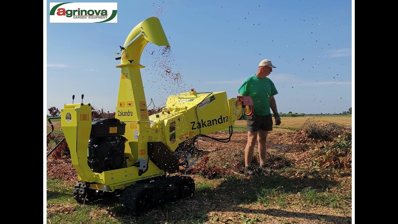 Cippatore cingolato Zakandra.Häcksler auf Raupen. Broyeur sur chenilles.Tracked wood chipper