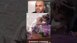 enfiou a cara da noiva no bolo no dia do casamento