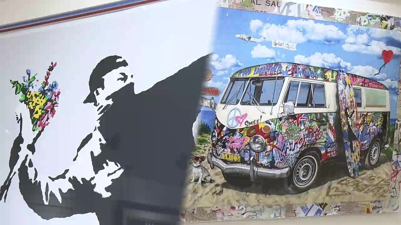 パグ アートフォト「What's up？」デンマーク　レア Exhibition featuring Banksy and more opens: Over 60 street art