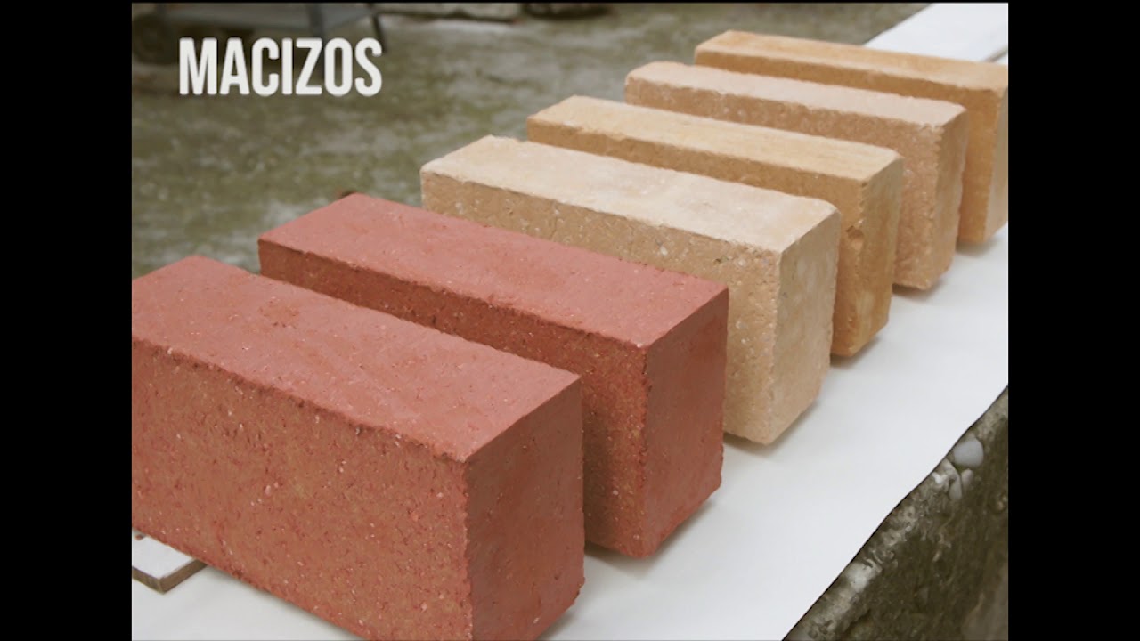 Videominuto sobre técnica de construcción con BTC, bloques de tierra comprimida.