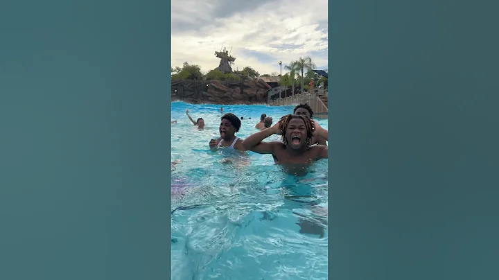 Dad takes kids to the biggest wave pool ever 😱 #shorts - DayDayNews