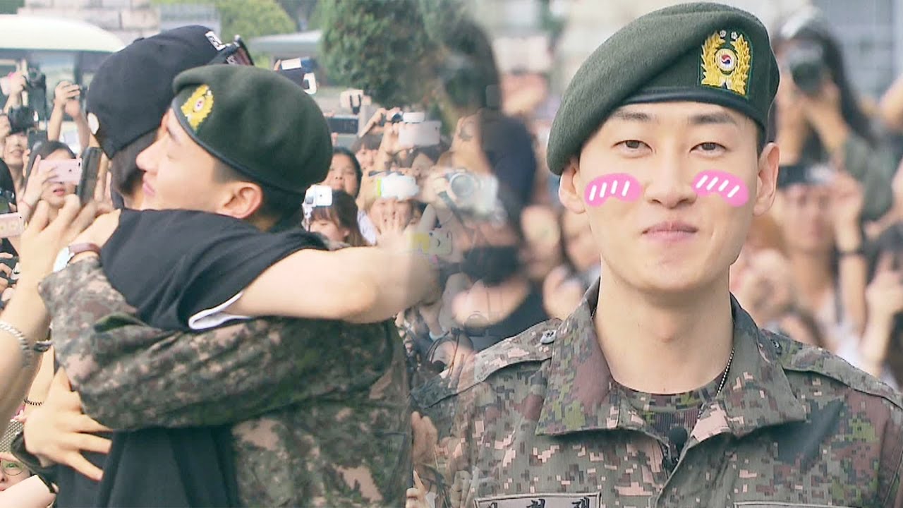 슈퍼주니어 은혁, 감동의 전역식 ‘13년 차 아이돌’ @본격연예 한밤 29회 20170718