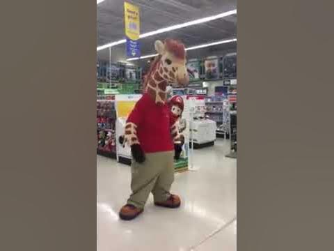 Jeffrey the Giraffe at toysrus - YouTube