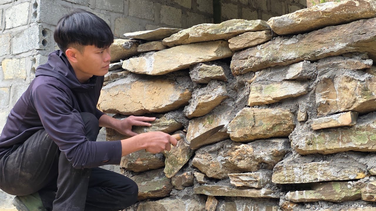 The young man worked hard to repair the house, resulting in an unexpected transformation. trieu hien