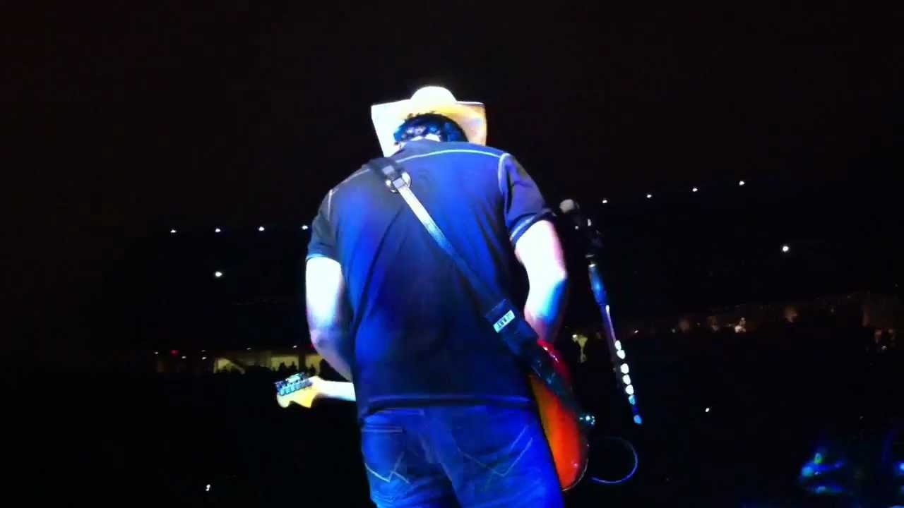 Brad Paisley Jones Beach YouTube