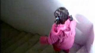 Fatma Gizem Merdivenlerden Inerken