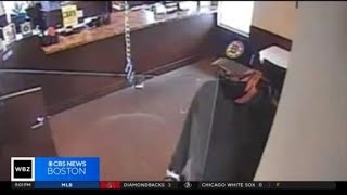 Salem, NH LoanMax employees tied up during armed robbery