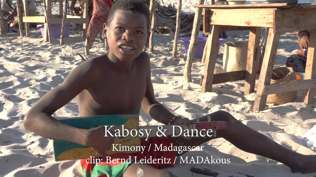 Kabosy & Dance   Kimony Beach / Madagascar