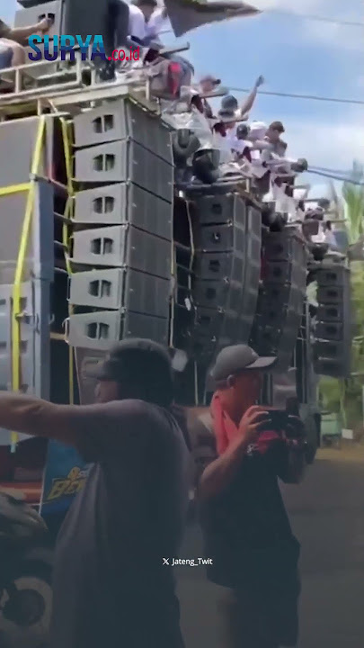 NGERI! Peserta Sound Horeg di Pati JATUH gegara NYANGKUT hingga Bergelantung di Kabel Listrik