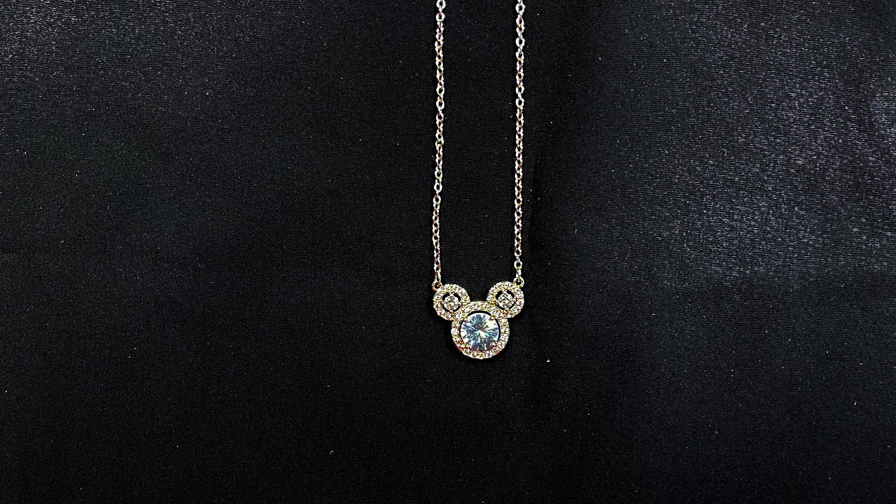Wephys Disney Inspired Mickey Mouse necklace review
