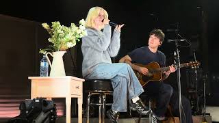 Maisie Peters - Glowing Review (acoustic), at Théâtre Beanfield in Montréal, on 4/16/2026