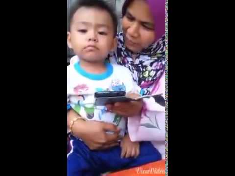  Anak  kecil  sedih  lihat budak sebayanya mangsa banjir YouTube