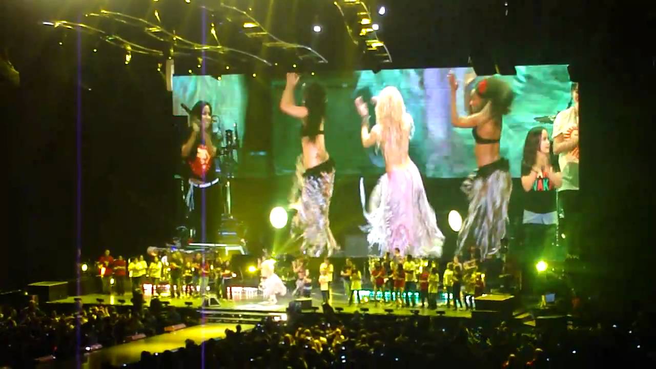 concierto de shakira en oakland california 2010 YouTube