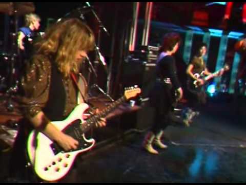 The Go-Go's play Our Lips Are Sealed, live on The Tube, 1983
