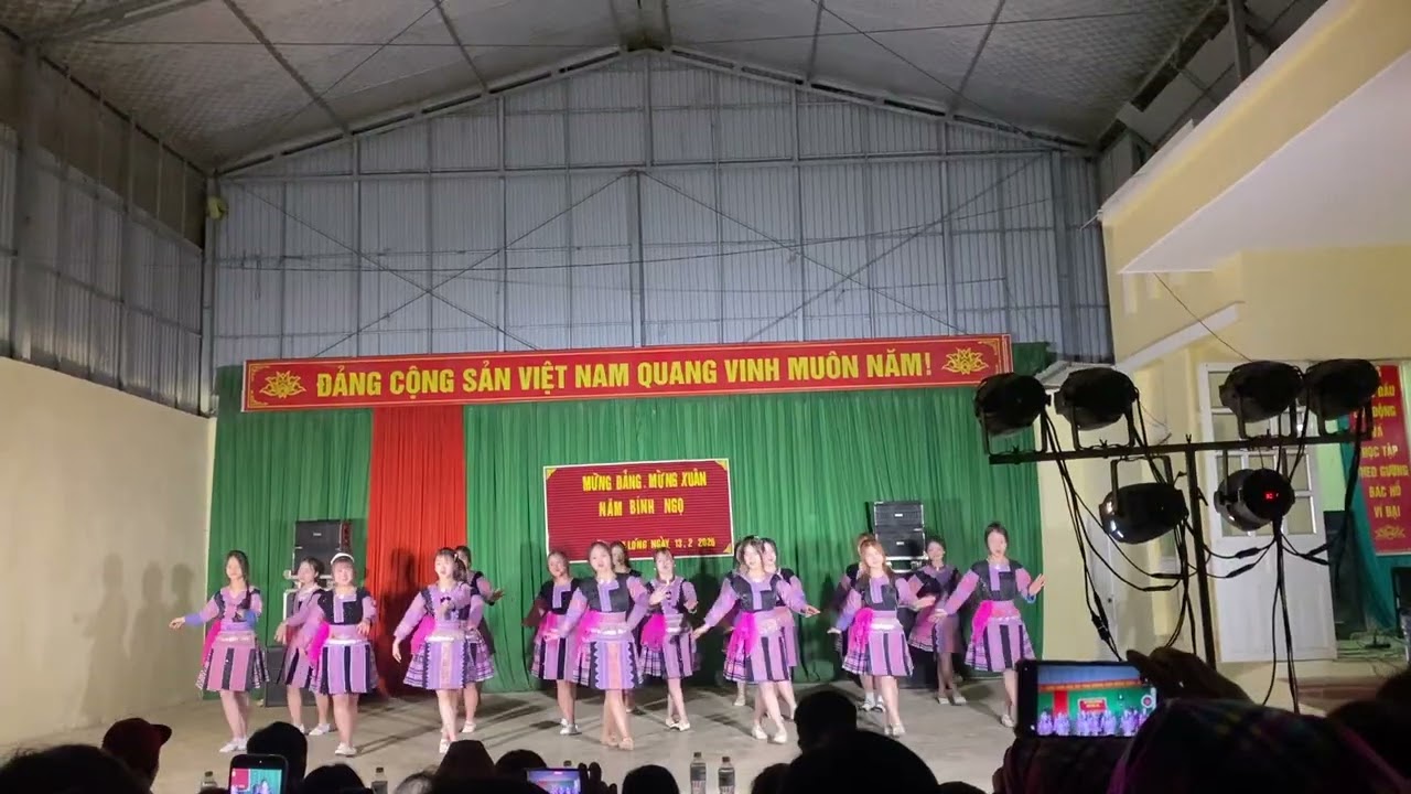 Đi giữa trời rực rỡ 