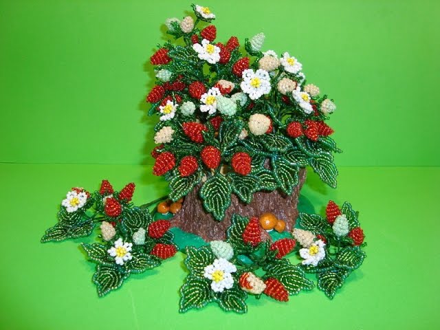 Земляника из бисера. // Часть 6/8. // Ягоды – третий вариант плетения. // Strawberries from beads.
