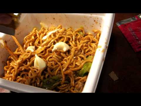 カップ麺　「日清　焼そば　U.F.O.　極太」　noodle