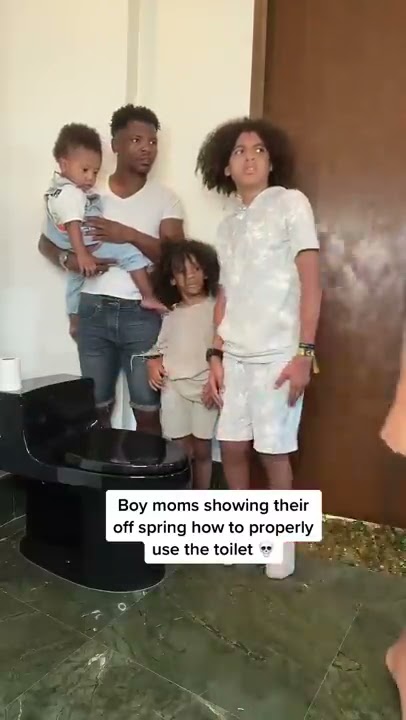 boy moms showing their offspring how to properly use the toilet 💀  #shorts #thebeverlyhalls