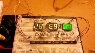 Digital clock with CMOS timebase and a TTL logic
