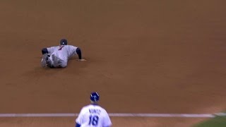 MIN@KC: Mauer dives to take a hit away from Moustakas