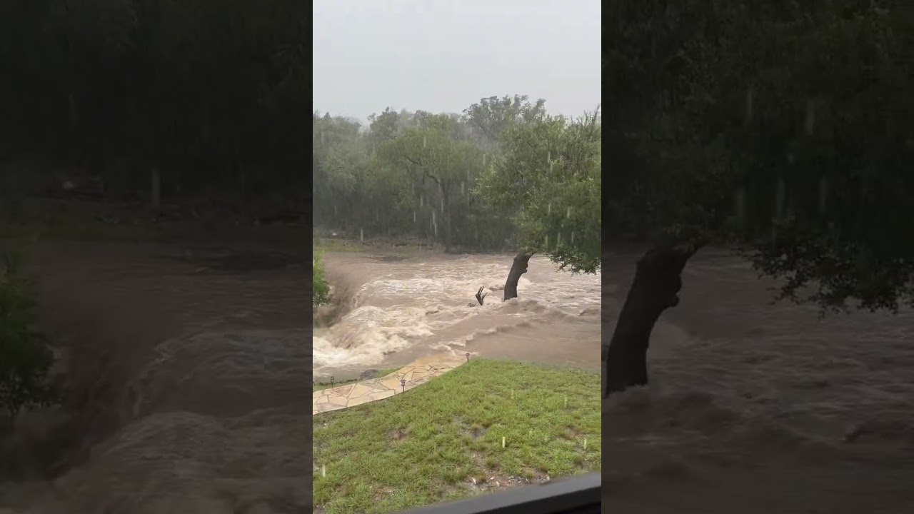 Major flooding rips through Vintage Oaks backyard