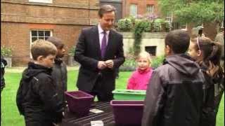 Download lagu Poppy planting at 10 Downing Street