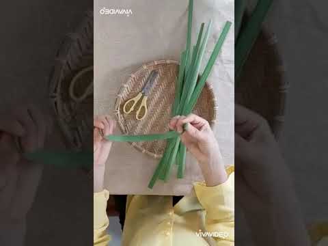 Cô Thanh Tuyền lớp lá 3- Hướng dẫn làm mắt kính, đồng hồ và nhẫn đeo tay từ lá dừa - Trường Mầm non Phú Mỹ, Quận 7