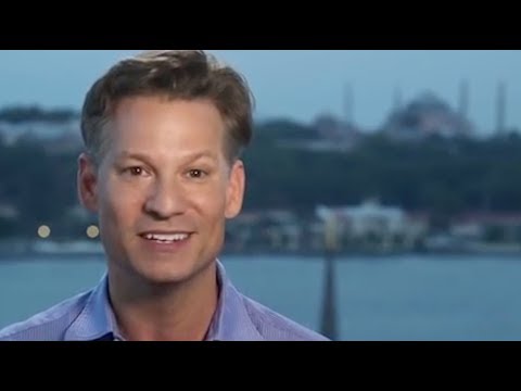 Video: Richard Engel Begrüßt Einen Neuen Jungen, Theodore Forrest Engel