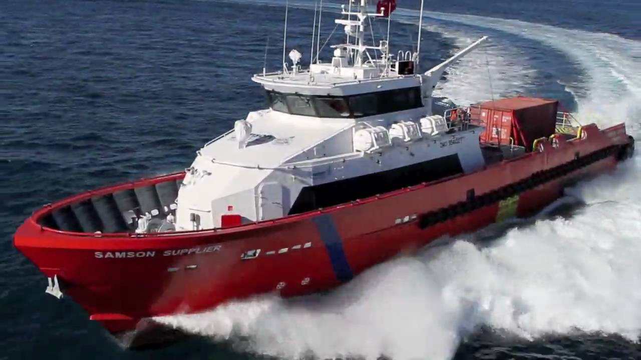 Aerial filming of boat arrival.