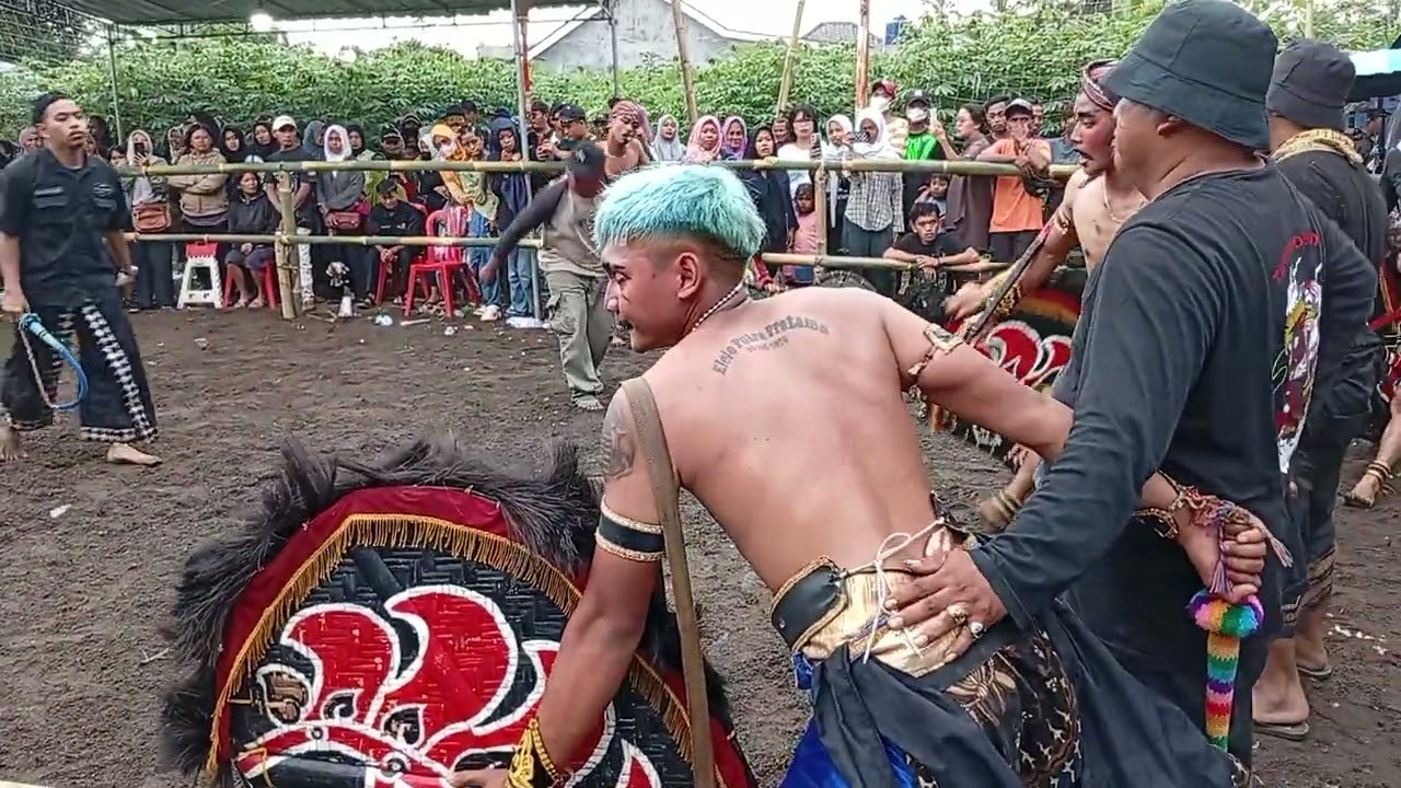 jatilan Turonggo Buono  putra ndadi...bendrong....seremmmm... Extra njepat