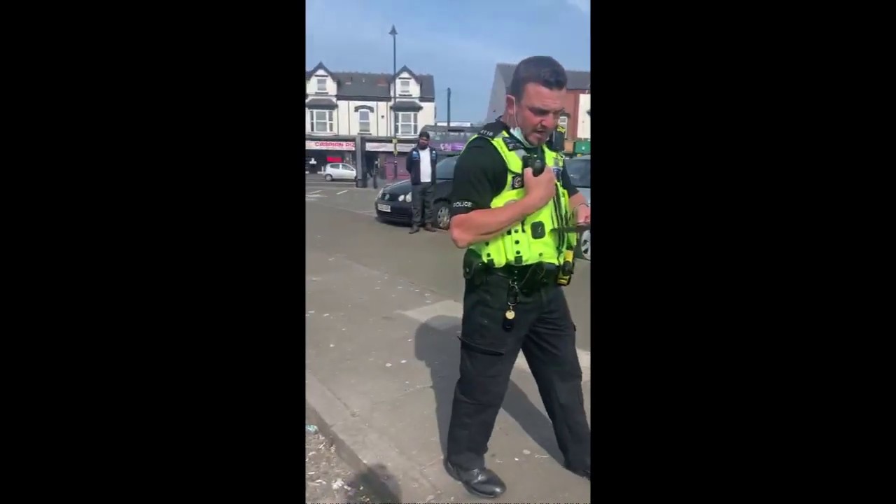 UK police enforcing Social Distancing - Public Vs Police - Coronavirus Lock down - Social Distancing