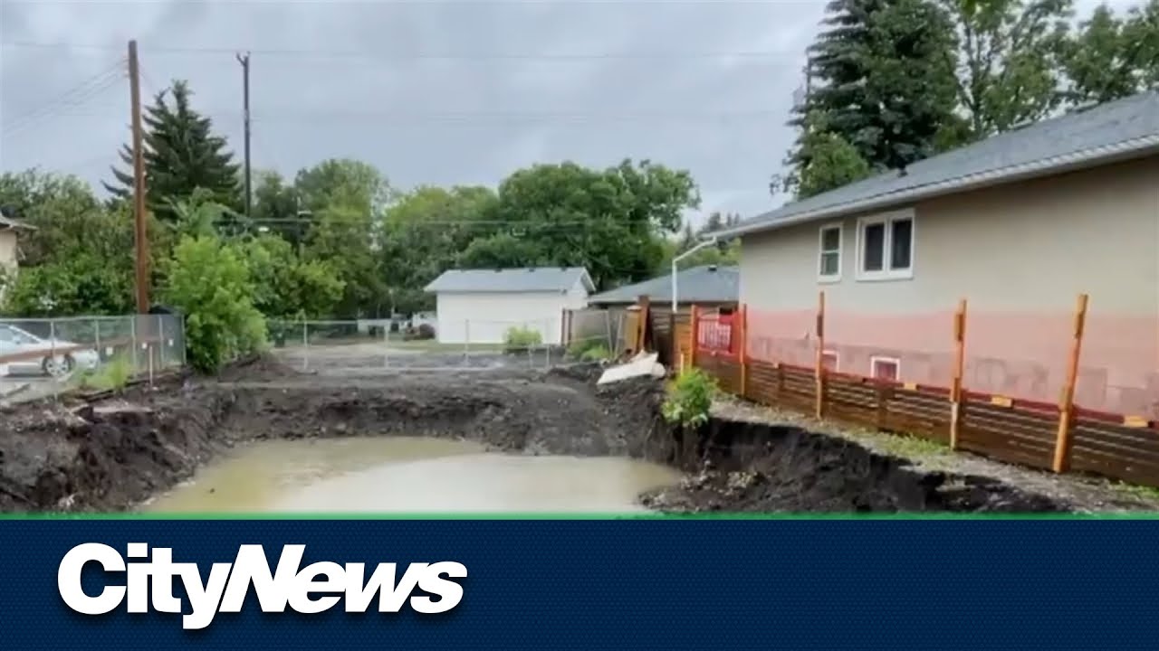 Steady rain causing flooding concerns for homeowners - YouTube