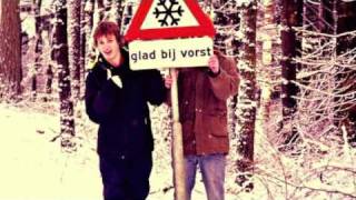 Sneeuwen  - Daniël Lohues & Herman Finkers [Official video] chords