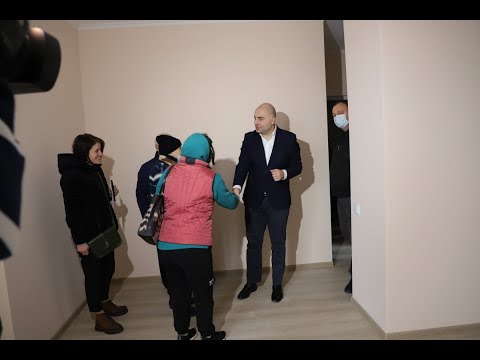 34 დევნილ ოჯახს ზუგდიდში ბინები გადაეცა