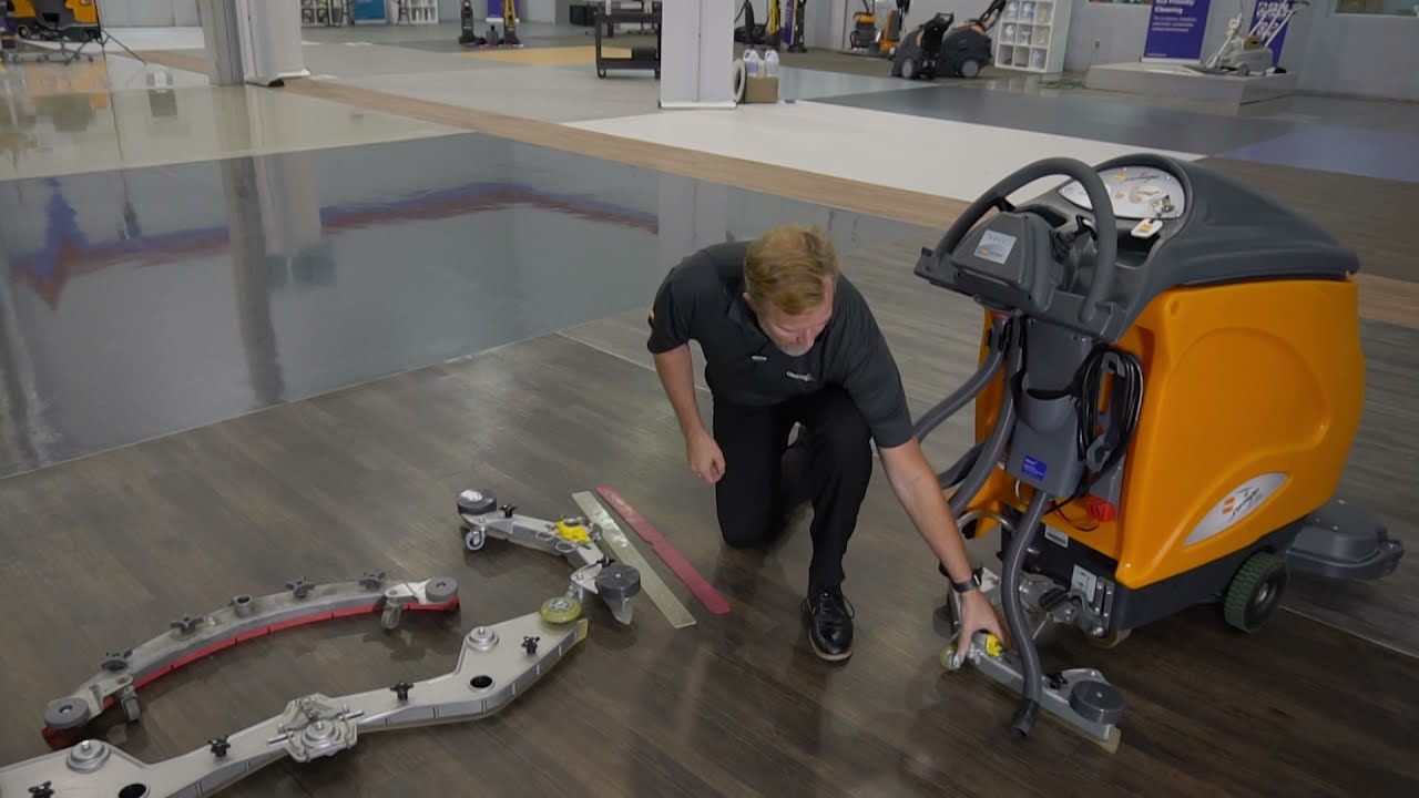 Ep: 26 Squeegee Maintenance Diversey 2 Minute Drill - YouTube