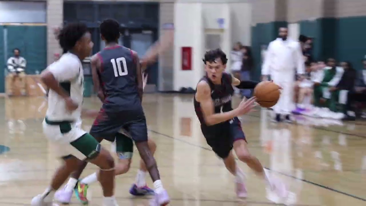 Баскетбол среди юношей: Кабрильо против Уилсона