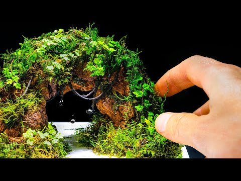 Living Self-Watering Jungle Arch (EASY Moss Drip Planter)