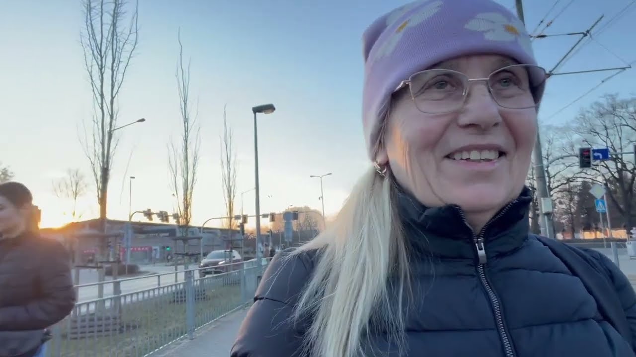 Теплое утро и обычная жизнь на фоне тревожных новостей.