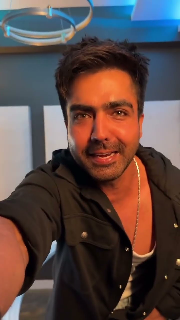 Aja aja ek hoodie vich vadiye! #TuRuRuu