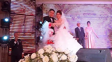 NGHI THỨC Cắt bánh và Rót rượu Post