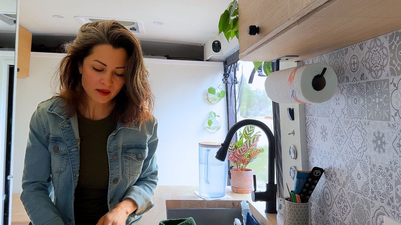 Living in my Van in Utah | Beautiful Dunes, Small Town Life & a Strange Hike | 46