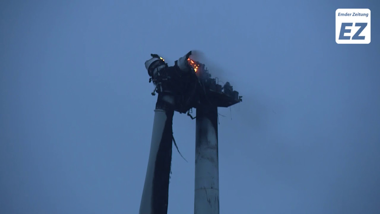 Windrad steht in Flammen