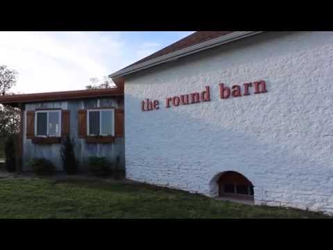 The Round Barn On Clear Creek Wedding Venue In Willard Mo