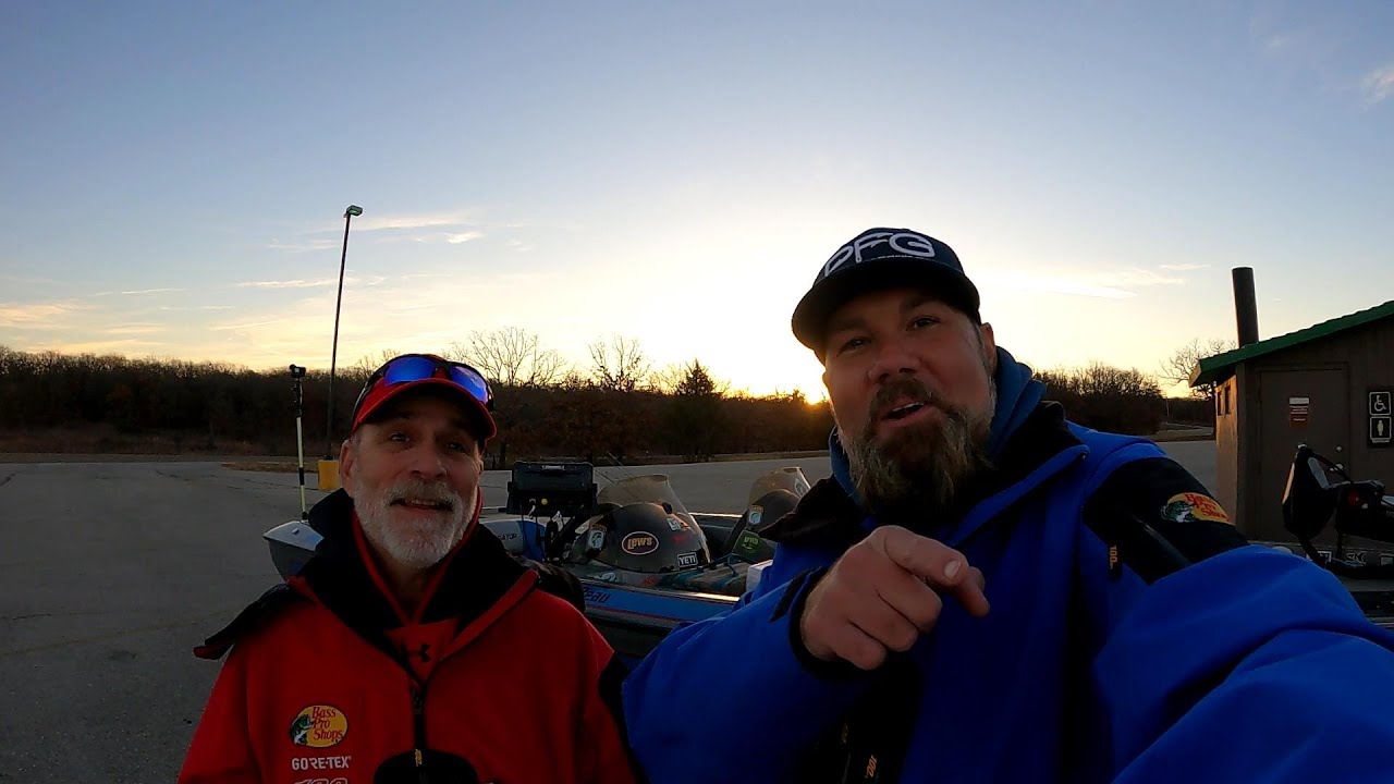 Зимняя рыбалка на окуня на озере Скиатук