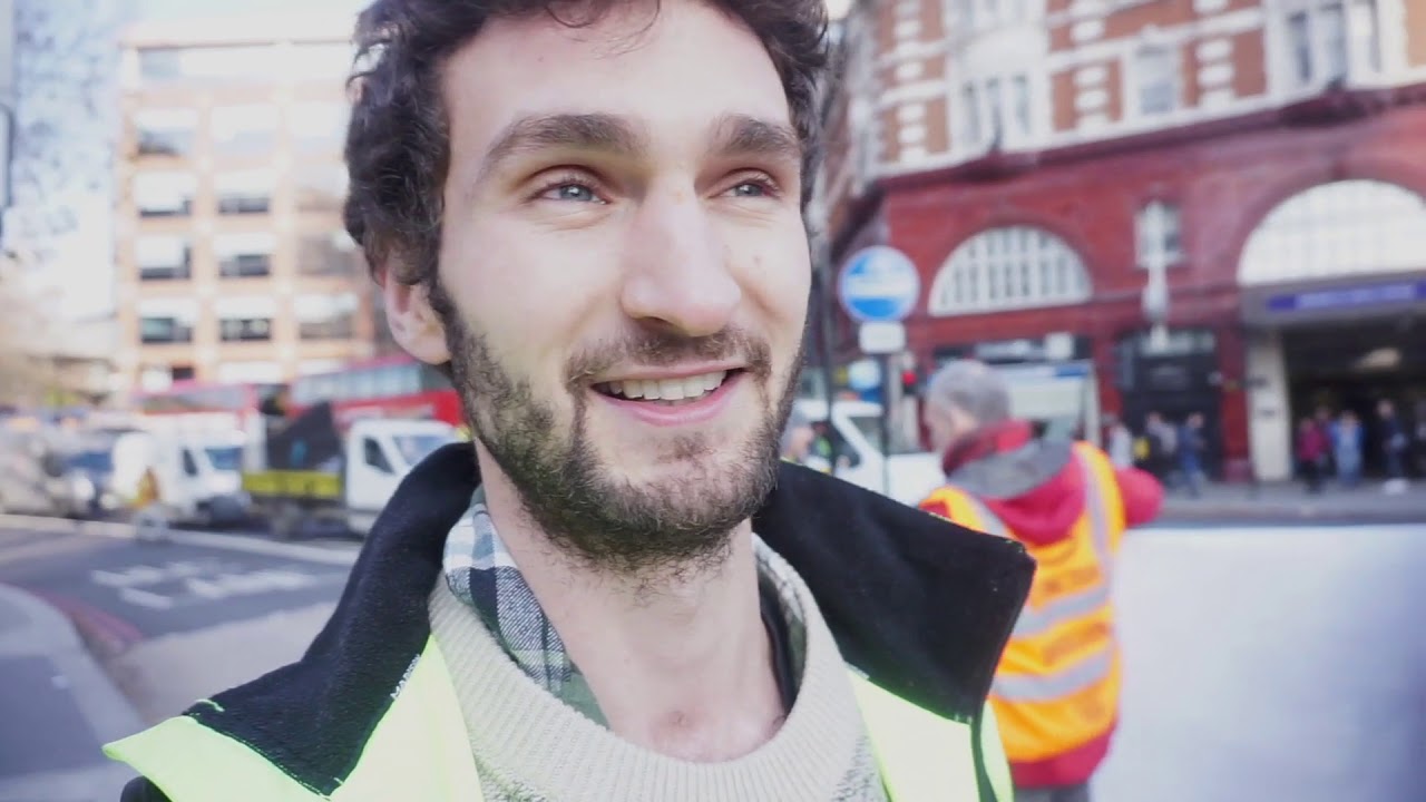 SWARMING EXTINCTION REBELLION- Day one Activism SHORT