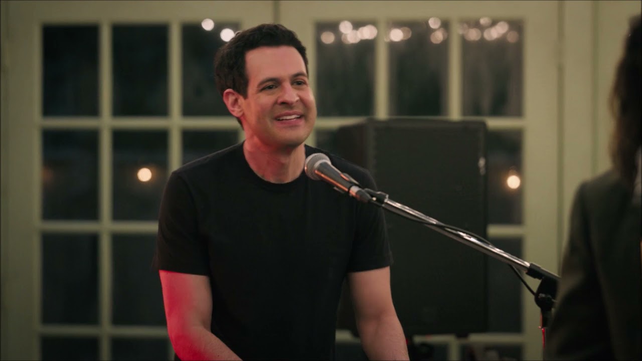 Zoey's Extraordinary Playlist - Crimson Love [HD Full Performance]