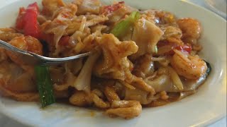 Nice Atmosphere. Drunken Noodles + Review - Chi Thai Restaurant | tq eats