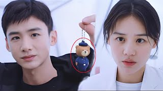 Twist ! La belle médecin accepte son amour, sans savoir qu'il est l’officier SWAT qu'elle aime en se